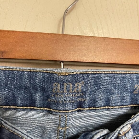 A.N.A. Women's Medium Wash Mid Rise Whiskered Jegging Skinny Jeans Size 2/26 - Picture 2 of 9